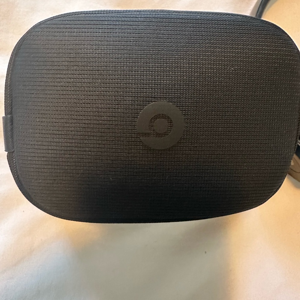 Beats Solo 4 Black Wireless Headphones - Picture 2 of 3